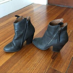 American Eagle booties